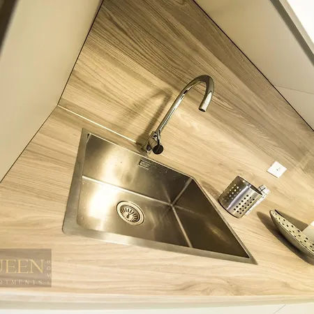 Queen Martinne For Long Rent 볼로냐