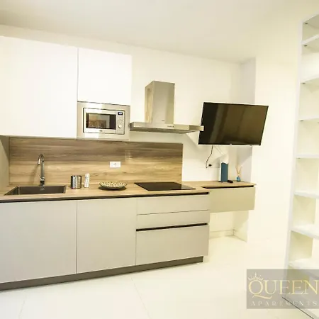 Queen Martinne For Long Rent * Bologna