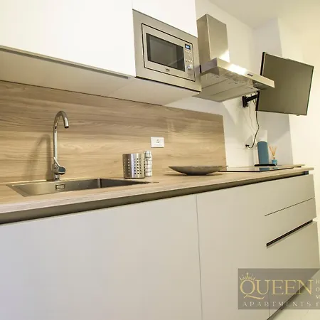 Queen Martinne For Long Rent Appartement Bologna