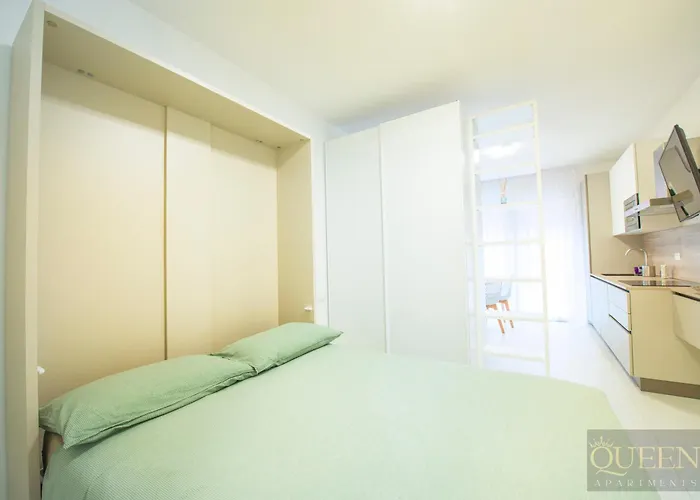 Queen Martinne بولونيا