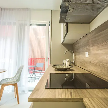 Queen Martinne For Long Rent * Boloňa