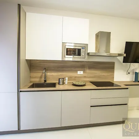 Queen Martinne For Long Rent Boloňa