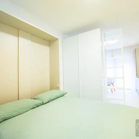 Queen Martinne For Long Rent Boloňa