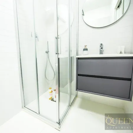 Queen Martinne For Long Rent Daire Bolonya