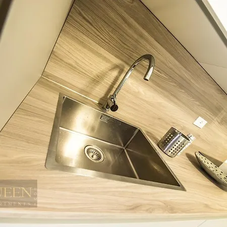 Queen Martinne For Long Rent * Bolonya